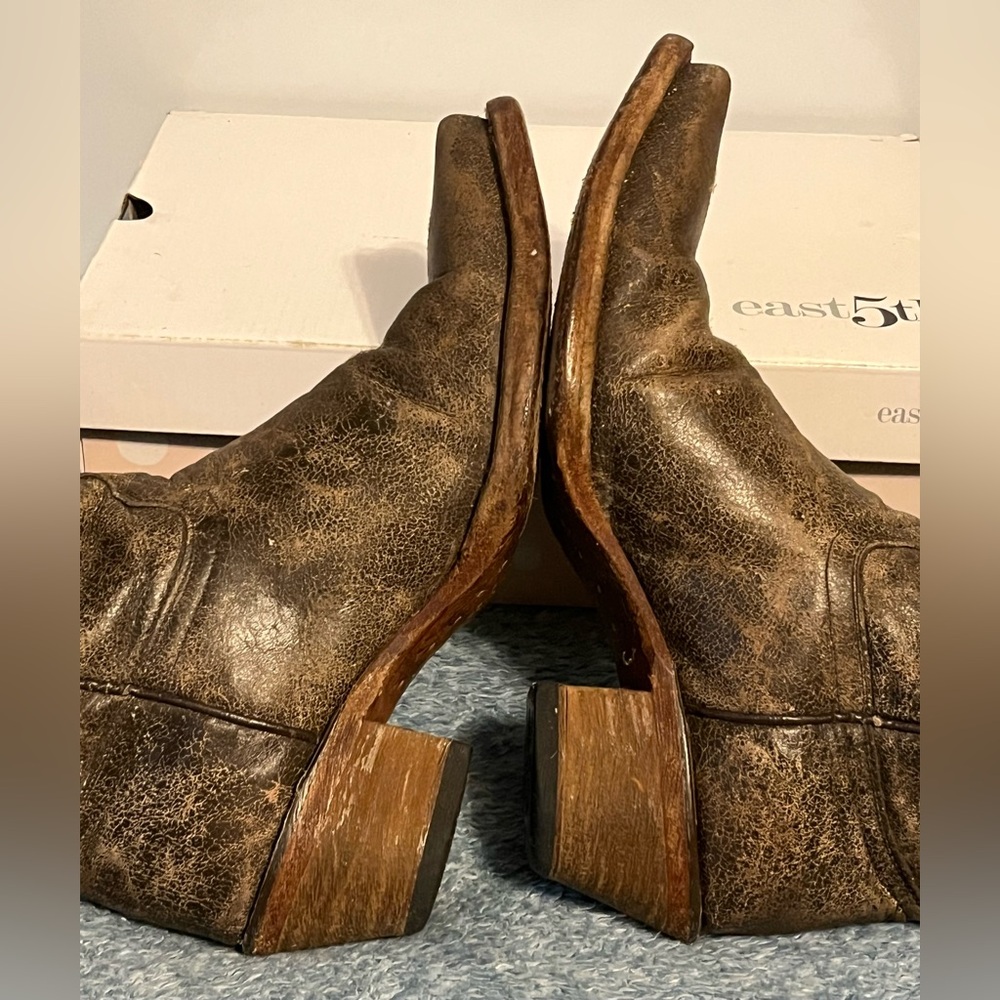 Ladies Circle G Brown Western Cowboy Boots with Cross Design - Picture 3 of 13